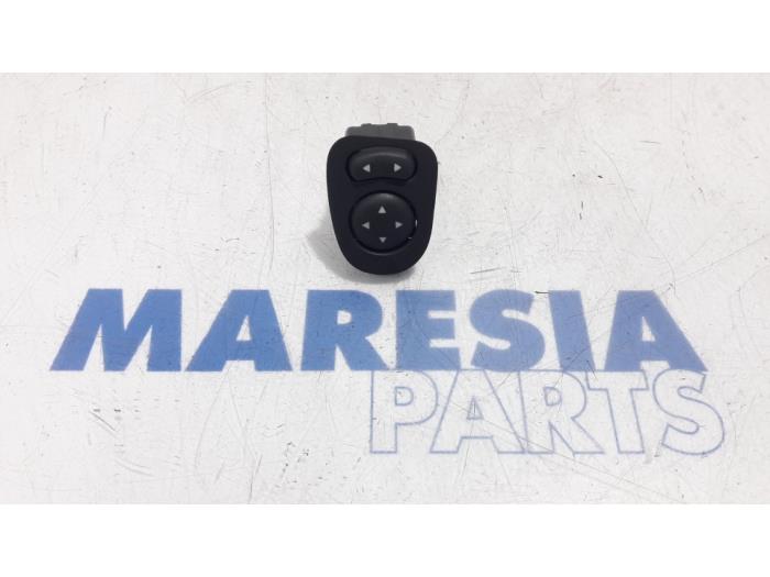 Mirror switch from a Fiat 500 (312) 1.2 69 2012