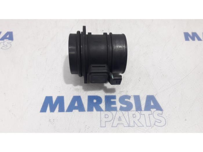 Airflow meter from a Renault Laguna III Estate (KT) 2.0 dCi 16V 150 2008