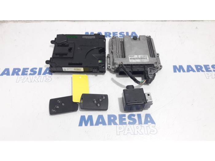 Used Engine management computer Renault Laguna III Estate (KT) 2.0 dCi 16V 150 Price € 210,00 Margin scheme offered by Maresia Parts
