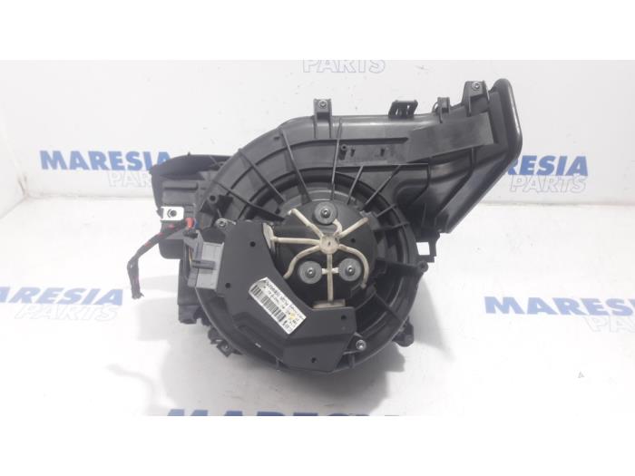 Heating and ventilation fan motor from a Fiat Croma (194) 2.2 MPI 16V 2007