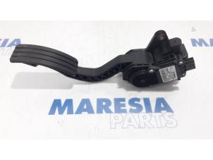 Used Throttle pedal position sensor Renault Laguna III Estate (KT) 2.0 dCi 16V 150 Price € 50,00 Margin scheme offered by Maresia Parts