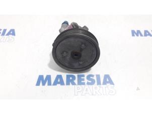 Used Power steering pump Renault Laguna III Estate (KT) 2.0 dCi 16V 150 Price € 131,25 Margin scheme offered by Maresia Parts