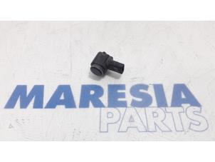Used PDC Sensor Renault Laguna III Estate (KT) 2.0 dCi 16V 150 Price € 25,00 Margin scheme offered by Maresia Parts