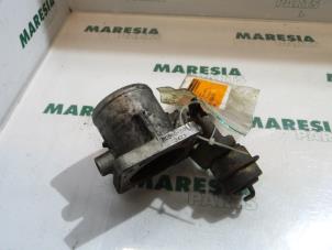 Używane Przepustnica Renault Espace (JK) 3.0 dCi V6 24V Cena € 105,00 Procedura marży oferowane przez Maresia Parts