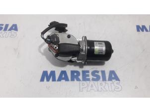 Used Front wiper motor Opel Vivaro 2.5 DTI 16V Price € 75,00 Margin scheme offered by Maresia Parts