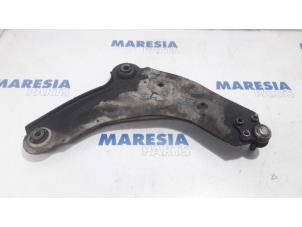 Used Front lower wishbone, left Opel Vivaro 2.5 DTI 16V Price € 25,00 Margin scheme offered by Maresia Parts
