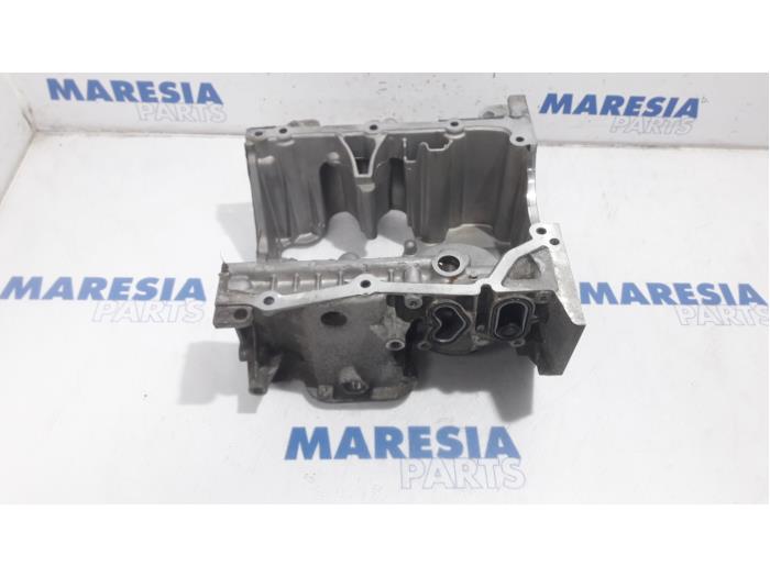 Usagé Couvercle carter Renault Clio IV (5R) 0.9 Energy TCE 90 12V Prix € 49,99 Règlement à la marge proposé par Maresia Parts