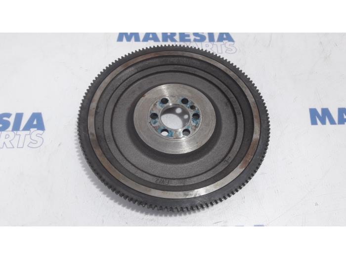 Flywheel from a Renault Clio IV (5R) 0.9 Energy TCE 90 12V 2013