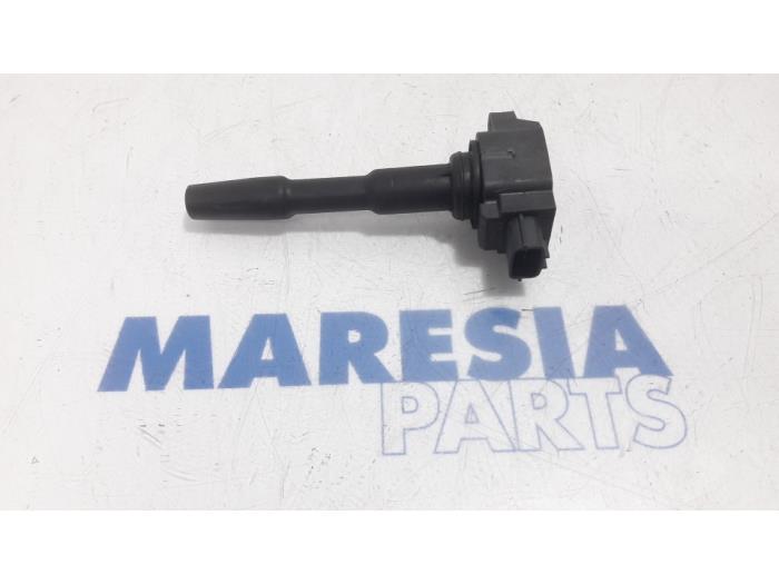 Ignition coil from a Renault Clio IV (5R) 0.9 Energy TCE 90 12V 2013