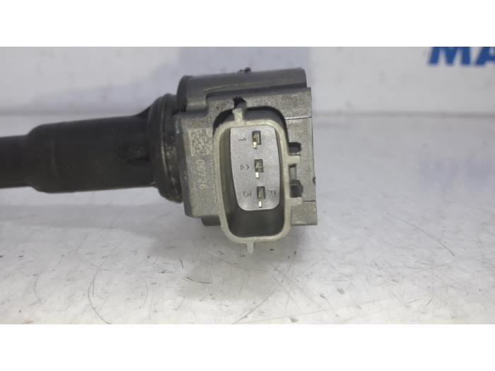Ignition coil from a Renault Clio IV (5R) 0.9 Energy TCE 90 12V 2013