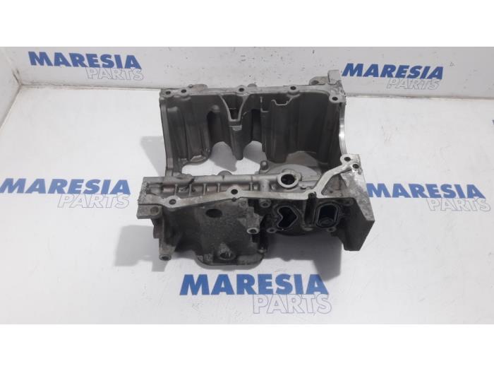 Usagé Couvercle carter Renault Clio IV (5R) 0.9 Energy TCE 90 12V Prix € 49,99 Règlement à la marge proposé par Maresia Parts
