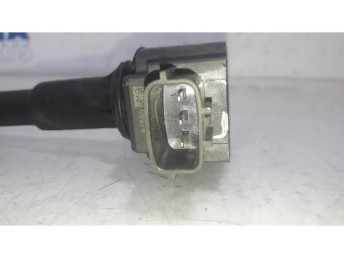 Ignition coil from a Renault Clio IV (5R) 0.9 Energy TCE 90 12V 2015