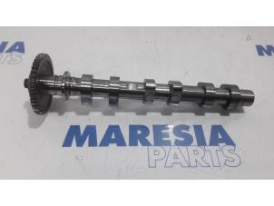 Used Camshaft Renault Clio IV (5R) 0.9 Energy TCE 90 12V Price € 131,25 Margin scheme offered by Maresia Parts