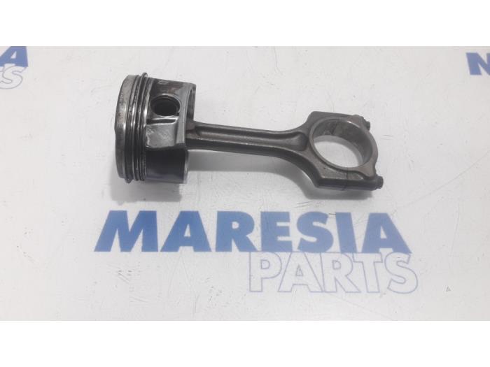 Gebrauchte Kolben Peugeot 3008 I (0U/HU) 1.6 16V THP 155 Preis € 50,00 Margenregelung angeboten von Maresia Parts