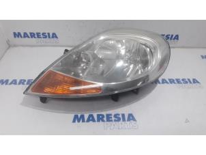 Used Headlight, left Renault Trafic New (FL) 2.0 dCi 16V 115 Price € 50,00 Margin scheme offered by Maresia Parts