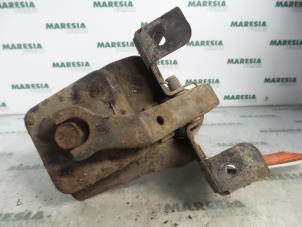 Used Spare wheel lift mechanism Renault Espace (JE) 2.0i 16V Price € 50,00 Margin scheme offered by Maresia Parts