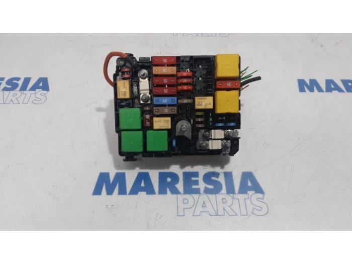 Boîte à fusibles Peugeot 308 SW 1.6 BlueHDi 120 9804848580 PEUGEOT