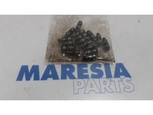 Used Tappet Renault Koleos I 2.0 dCi 16V Price € 25,00 Margin scheme offered by Maresia Parts