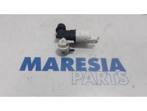 Used Windscreen washer pump Peugeot 308 SW (L4/L9/LC/LJ/LR) 1.6 BlueHDi 120 Price € 10,00 Margin scheme offered by Maresia Parts