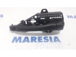 Used Front door handle 4-door, right Renault Clio IV (5R) 0.9 Energy TCE 90 12V Price € 30,00 Margin scheme offered by Maresia Parts
