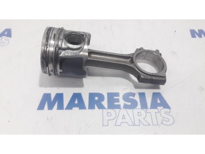 Usagé Piston Renault Koleos I 2.0 dCi 16V Prix € 75,00 Règlement à la marge proposé par Maresia Parts