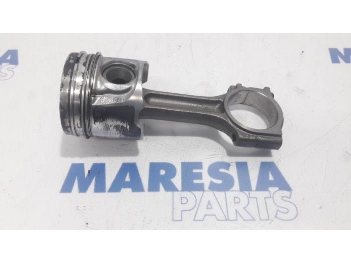 Usagé Piston Renault Koleos I 2.0 dCi 16V Prix € 75,00 Règlement à la marge proposé par Maresia Parts