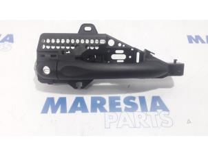 Used Door handle 4-door, front left Renault Clio IV (5R) 0.9 Energy TCE 90 12V Price € 30,00 Margin scheme offered by Maresia Parts
