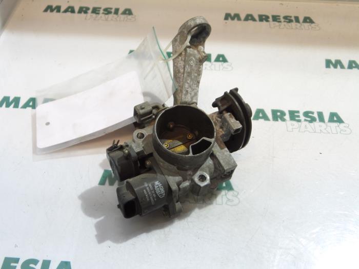 Gebrauchte Drosselklappengehäuse Renault Twingo (C06) 1.2 Preis € 50,00 Margenregelung angeboten von Maresia Parts