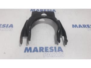 Used Front upper wishbone, right Citroen C5 III Berline (RD) 2.0 HDiF 16V 160 Price € 30,00 Margin scheme offered by Maresia Parts
