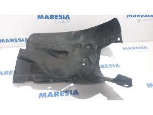 Used Wheel arch liner Renault Clio IV (5R) 0.9 Energy TCE 90 12V Price € 20,00 Margin scheme offered by Maresia Parts