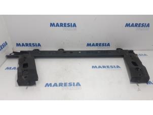 Used Radiator bar Renault Clio IV (5R) 0.9 Energy TCE 90 12V Price € 105,00 Margin scheme offered by Maresia Parts