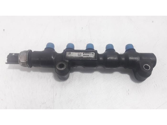 Fuel injector nozzle from a Peugeot 207/207+ (WA/WC/WM) 1.6 HDi 16V 2006