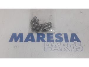 Used Tappet Peugeot 308 SW (L4/L9/LC/LJ/LR) 1.6 BlueHDi 120 Price € 15,00 Margin scheme offered by Maresia Parts