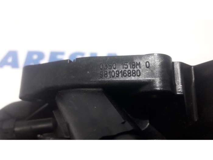 Thermostat housing Citroen DS3 1.6 16V VTS THP 155 9810916880 5F02