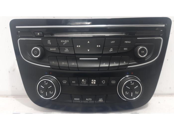 Reproductor de CD y radio de un Peugeot 508 (8D) 1.6 THP 16V 2011