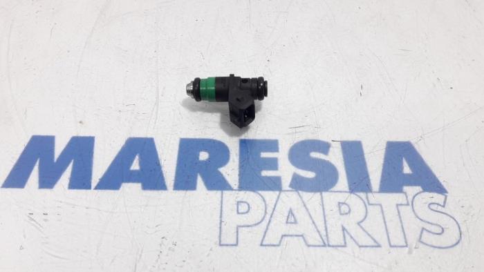 Usagé Injecteur (injection essence) Renault Laguna II Grandtour (KG) 2.0 16V Prix € 20,00 Règlement à la marge proposé par Maresia Parts