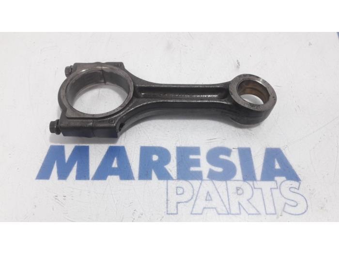 Gebrauchte Pleuelstange Opel Vivaro 2.5 DTI 16V Preis € 30,00 Margenregelung angeboten von Maresia Parts