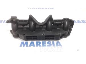 Used Intake manifold Opel Vivaro 2.5 DTI 16V Price € 30,00 Margin scheme offered by Maresia Parts