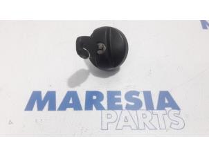 Used Fuel cap Citroen Jumpy 2.0 Blue HDI 120 Price € 30,25 Inclusive VAT offered by Maresia Parts
