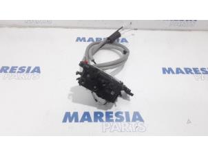 Used Sliding door lock mechanism, left Citroen Jumpy 2.0 Blue HDI 120 Price € 48,40 Inclusive VAT offered by Maresia Parts