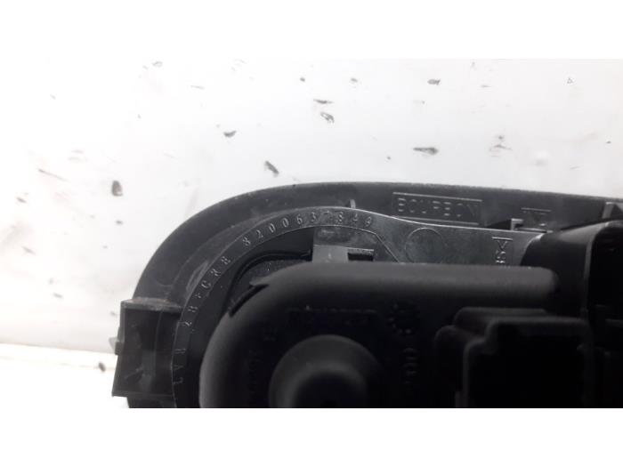 Commutateur combi vitres d'un Renault Master IV (FV) 2.3 dCi 145 16V FWD 2012