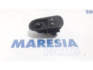 Używane Przelacznik combi okienny Renault Master IV (FV) 2.3 dCi 145 16V FWD Cena € 54,45 Z VAT oferowane przez Maresia Parts