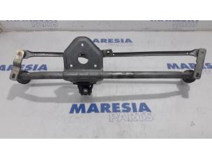 Used Wiper mechanism Renault Trafic New (FL) 2.0 dCi 16V 115 Price € 50,00 Margin scheme offered by Maresia Parts