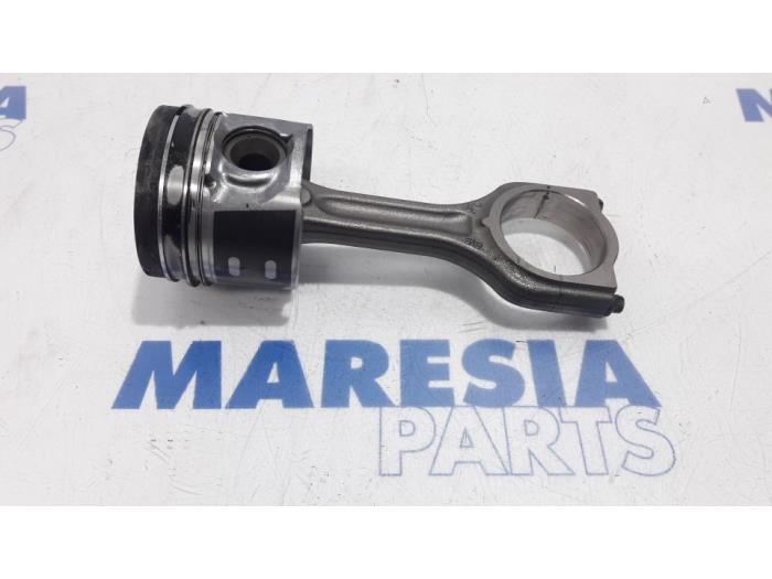 Gebrauchte Kolben Peugeot 308 SW (L4/L9/LC/LJ/LR) 1.6 BlueHDi 120 Preis € 70,00 Margenregelung angeboten von Maresia Parts