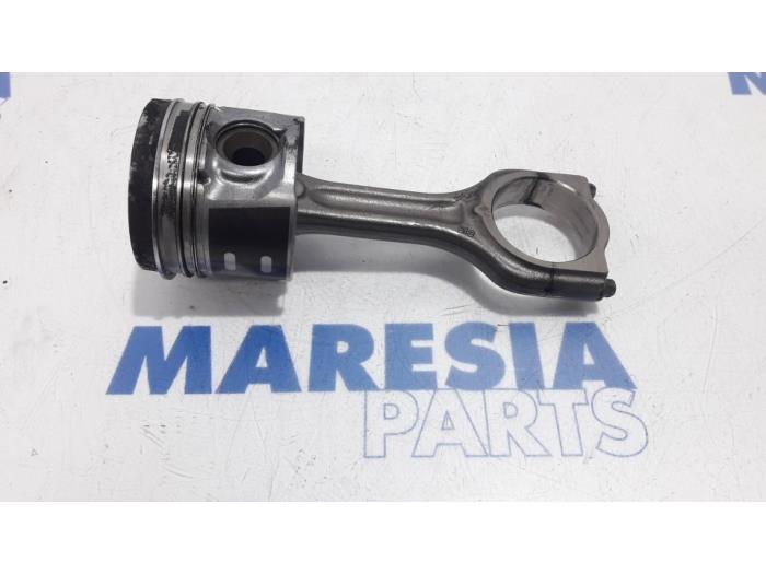 Usagé Piston Peugeot 308 SW (L4/L9/LC/LJ/LR) 1.6 BlueHDi 120 Prix € 70,00 Règlement à la marge proposé par Maresia Parts