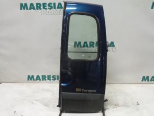 Używane Tylne drzwi samochodu dostawczego Renault Kangoo (KC) 1.4 Cena € 75,00 Procedura marży oferowane przez Maresia Parts