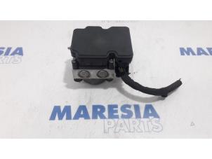 Używane Pompa ABS Peugeot 308 SW (L4/L9/LC/LJ/LR) 1.6 BlueHDi 120 Cena € 178,50 Procedura marży oferowane przez Maresia Parts