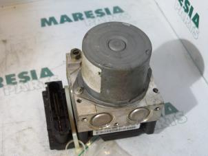 Used ABS pump Renault Scénic II (JM) 1.5 dCi 80 Price € 75,00 Margin scheme offered by Maresia Parts