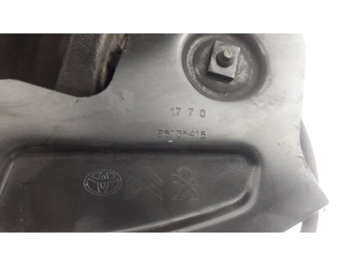 Knuckle, front right from a Citroën Jumpy 2.0 Blue HDI 120 2018