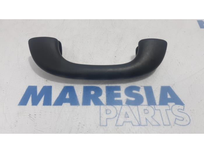 Begagnade Handtag Citroen DS3 (SA) 1.6 e-HDi Pris € 15,00 Marginaltabell erbjuds av Maresia Parts